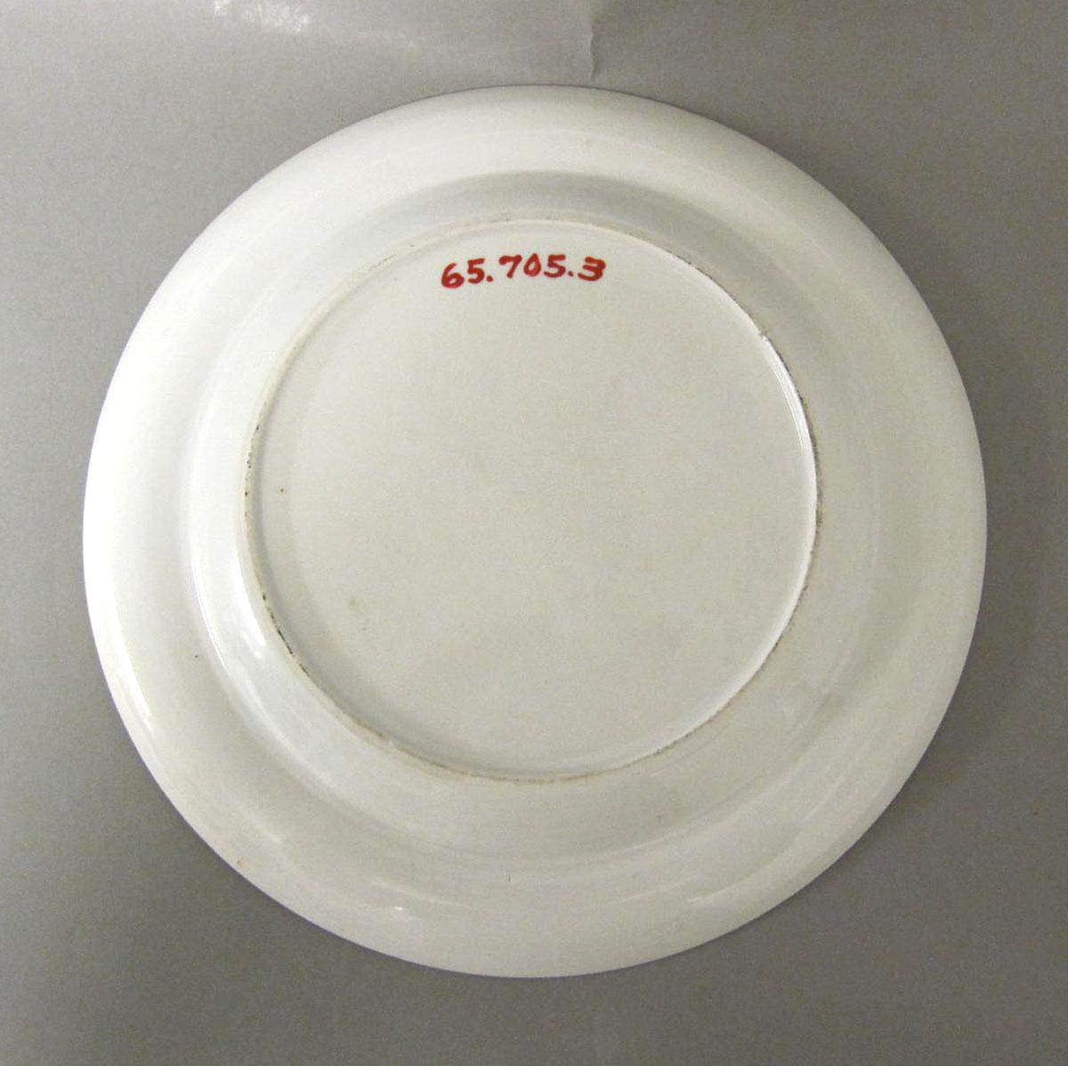 1965.0705.003 Porcelain plate underside
