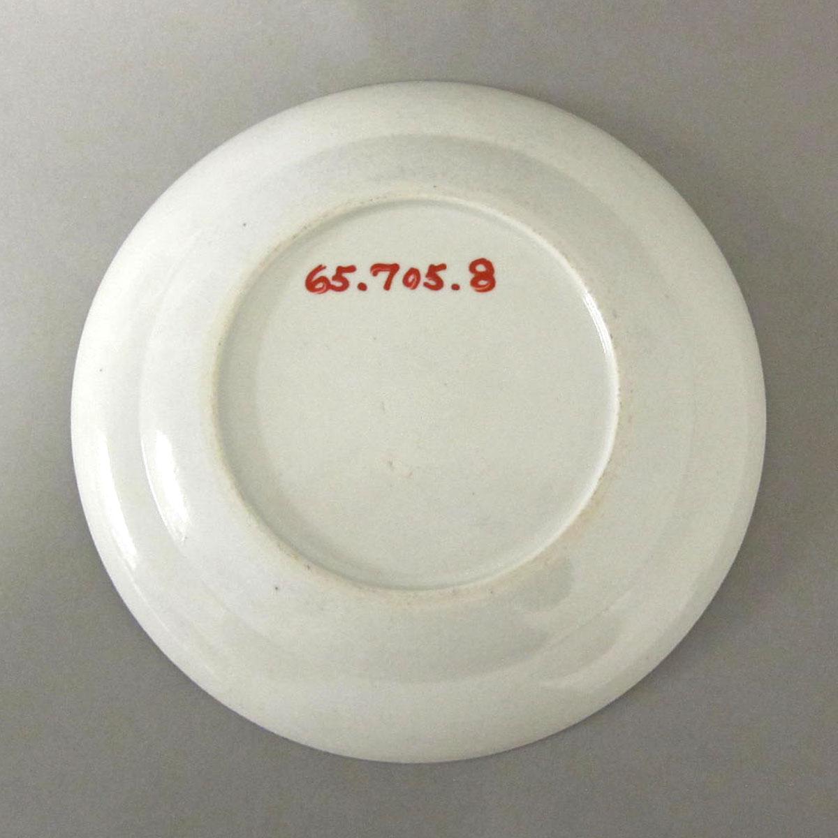 1965.0705.008 Porcelain plate underside