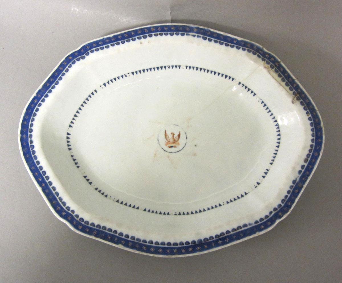 1965.0705.029 Porcelain vegetable dish