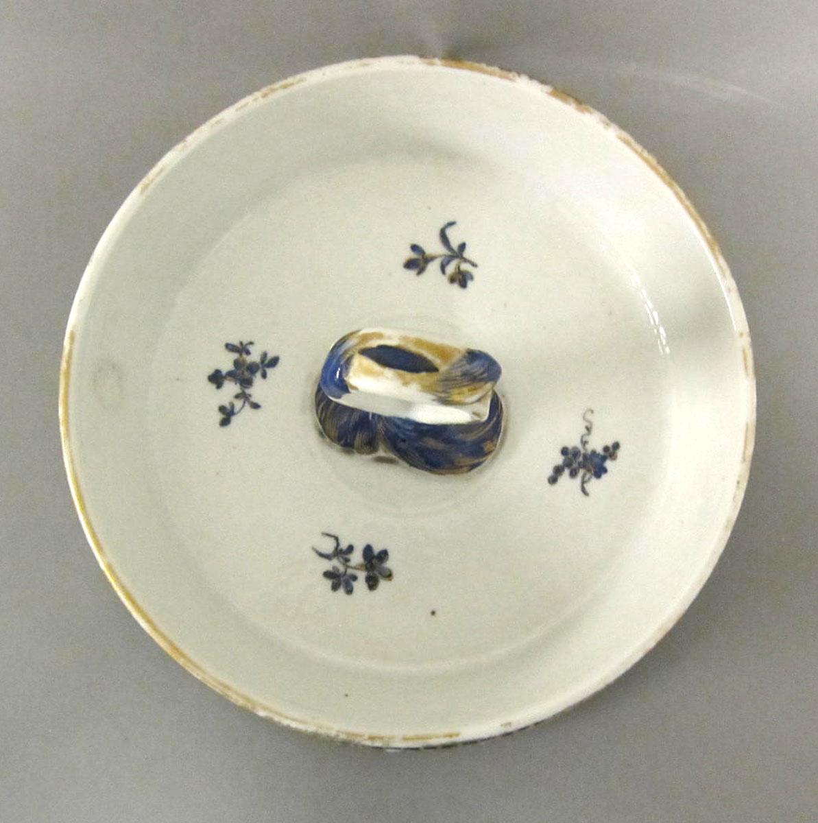 1965.0706.001 B Porcelain glacier top