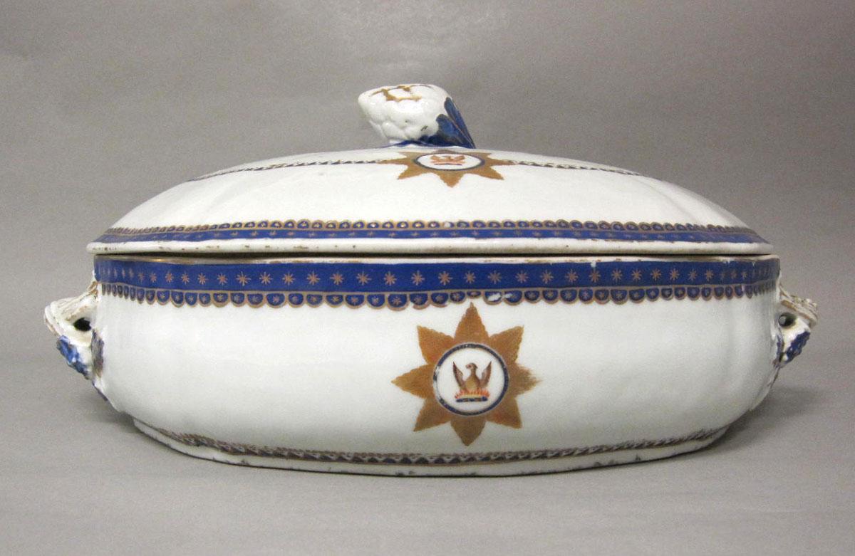 1965.0706.003 A,B Porcelain dish