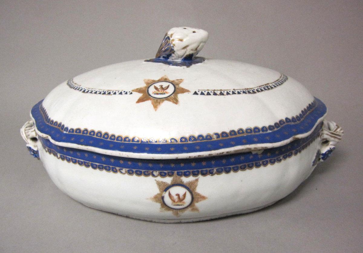 1965.0706.004 A,B Porcelain dish