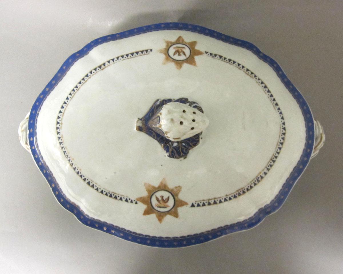 1965.0706.004 A,B Porcelain dish top