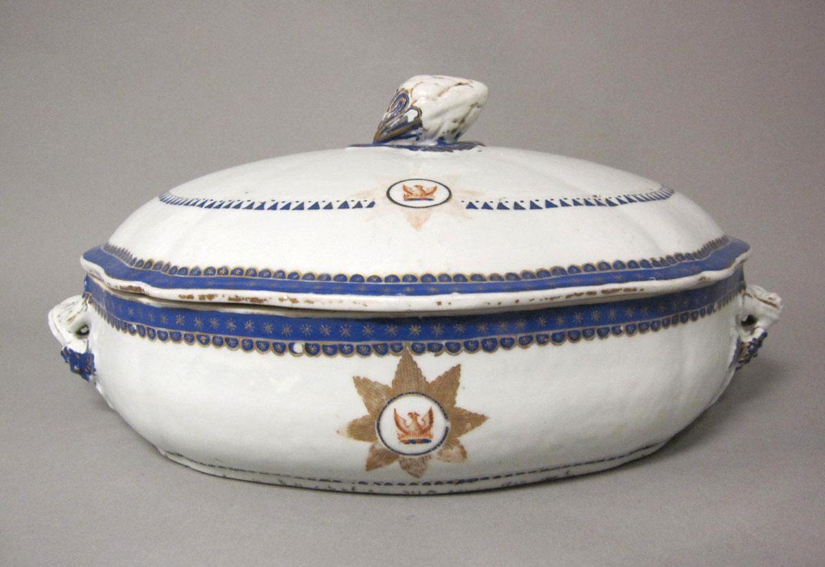 1965.0706.005 A,B Porcelain dish