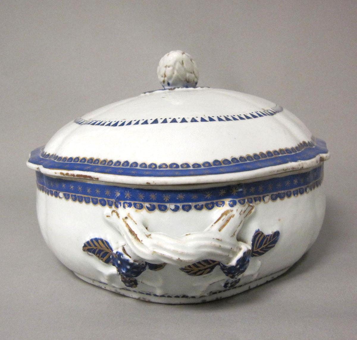 1965.0706.005 A,B Porcelain dish handle