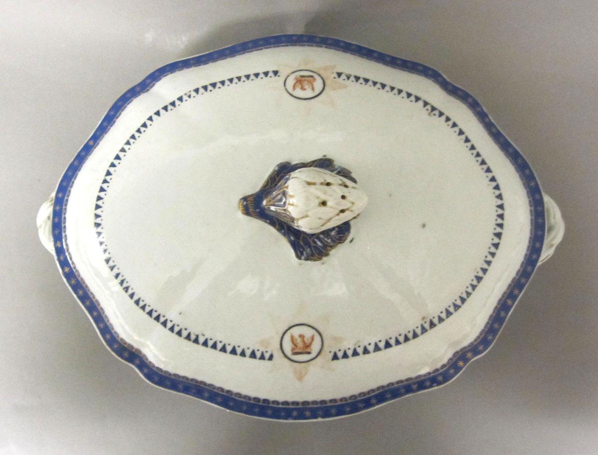 1965.0706.005 A,B Porcelain dish top