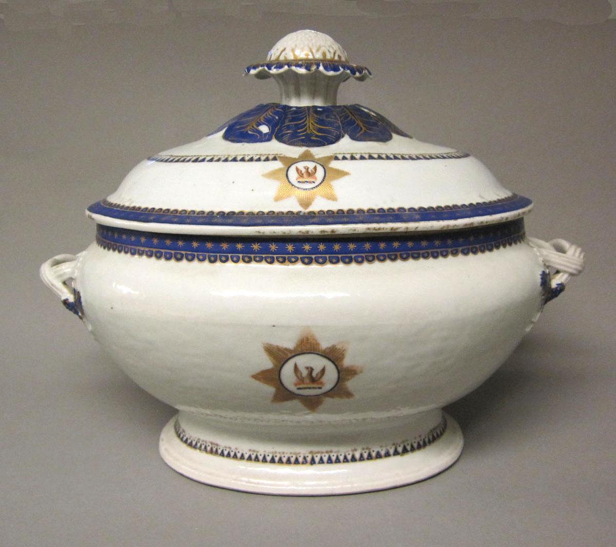 1965.0706.006 A,B Porcelain tureen