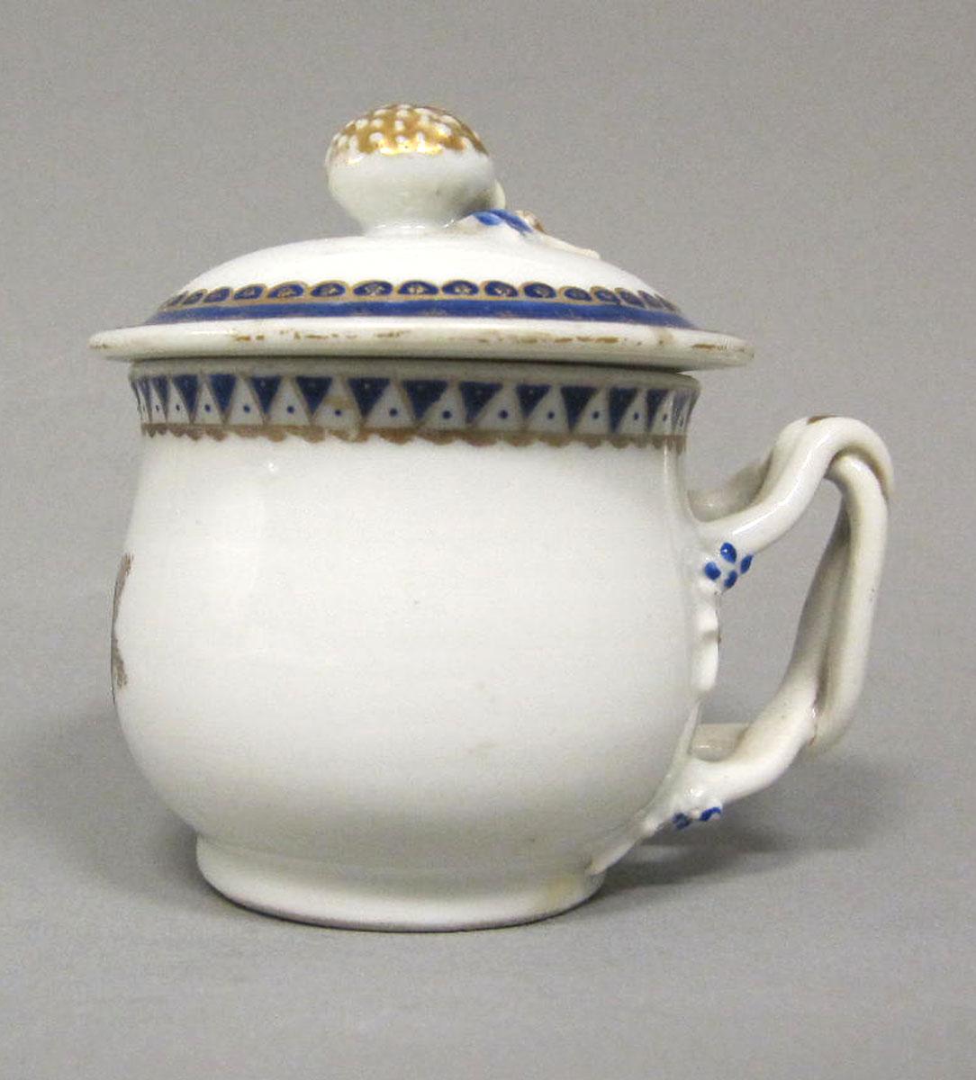 1965.0707.001 A,B Porcelain pot de creme