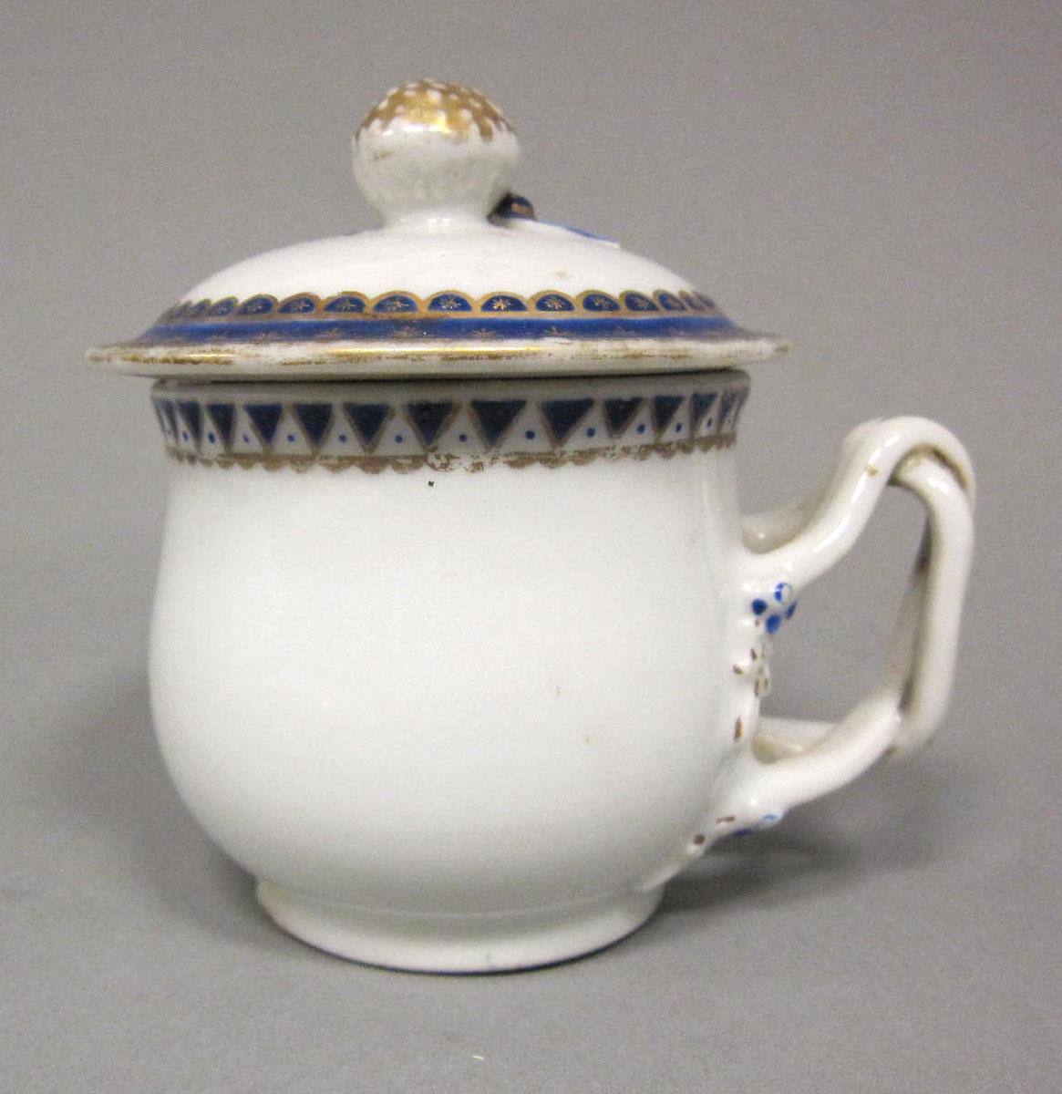 1965.0707.002 A,B Porcelain pot de creme
