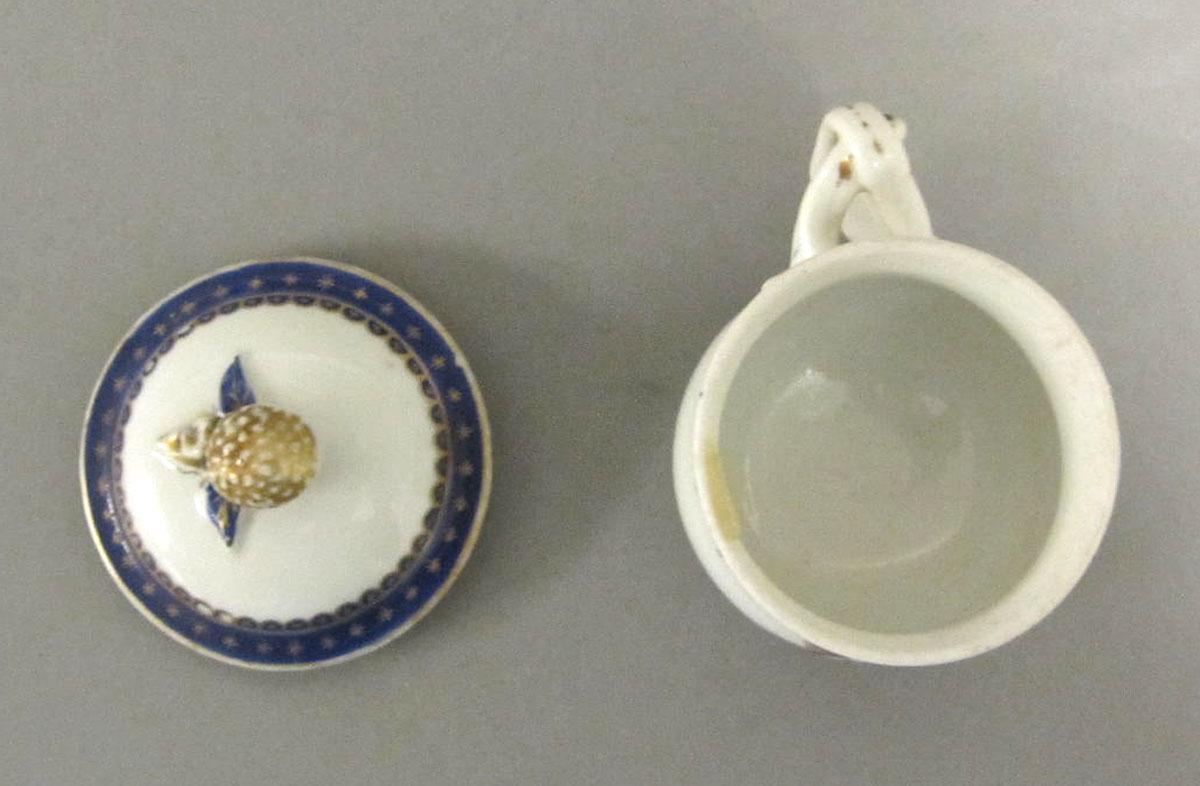 1965.0707.002 A,B Porcelain pot de creme top