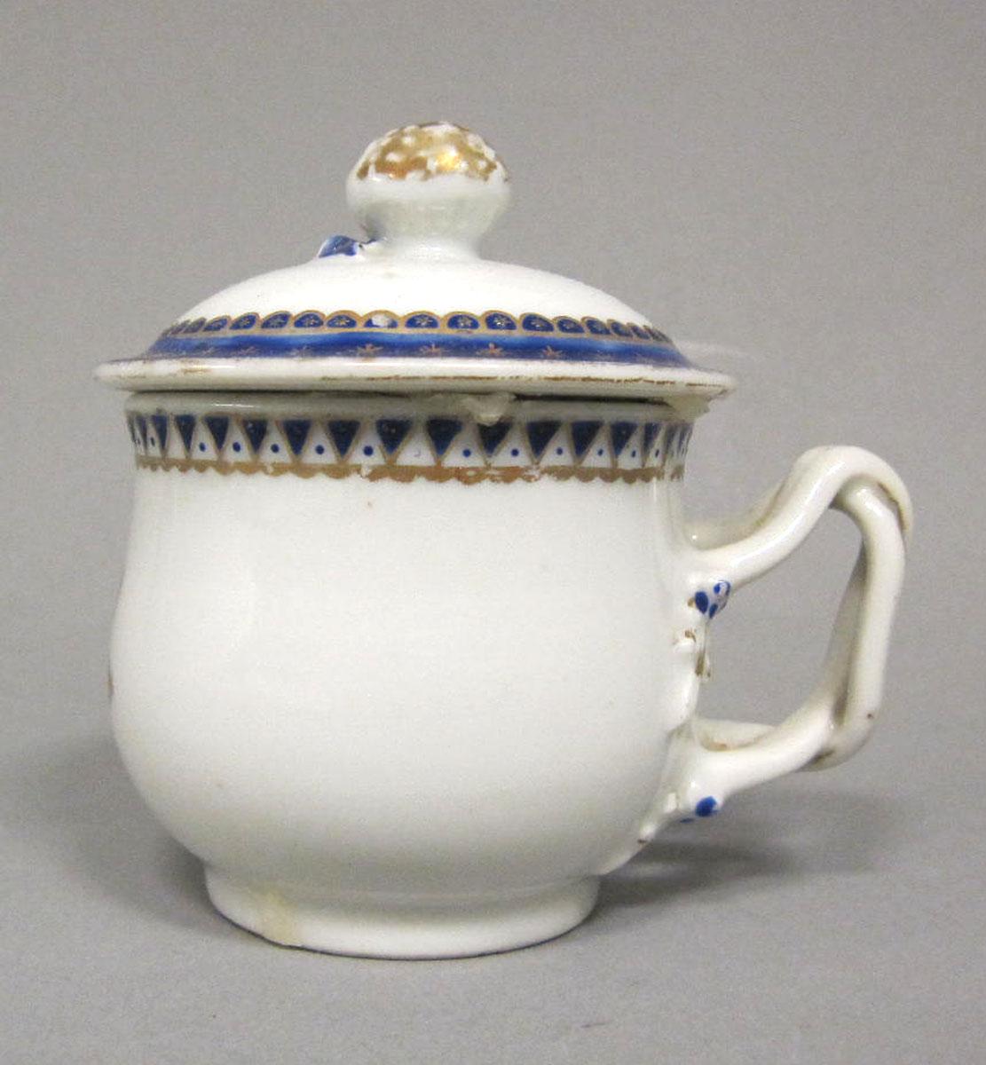 1965.0707.003 A,B Porcelain pot de creme