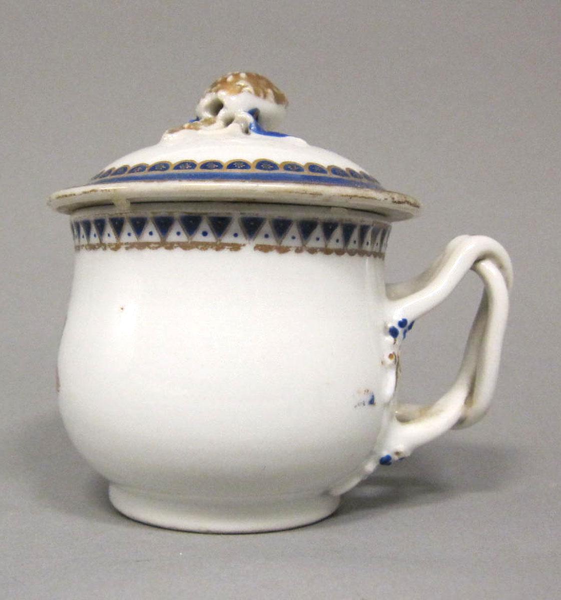 1965.0707.005 A,B Porcelain pot de creme