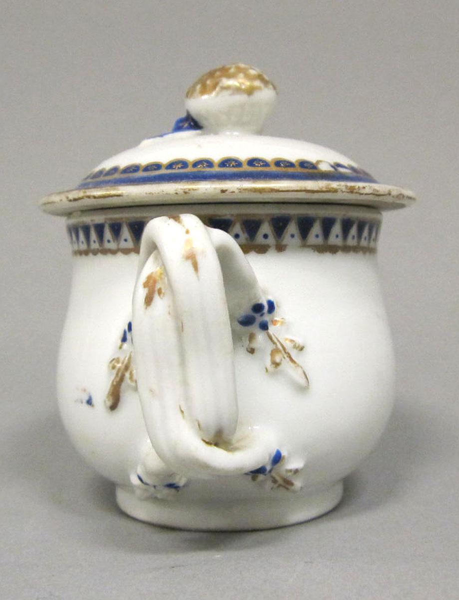 1965.0707.005 A,B Porcelain pot de creme handle