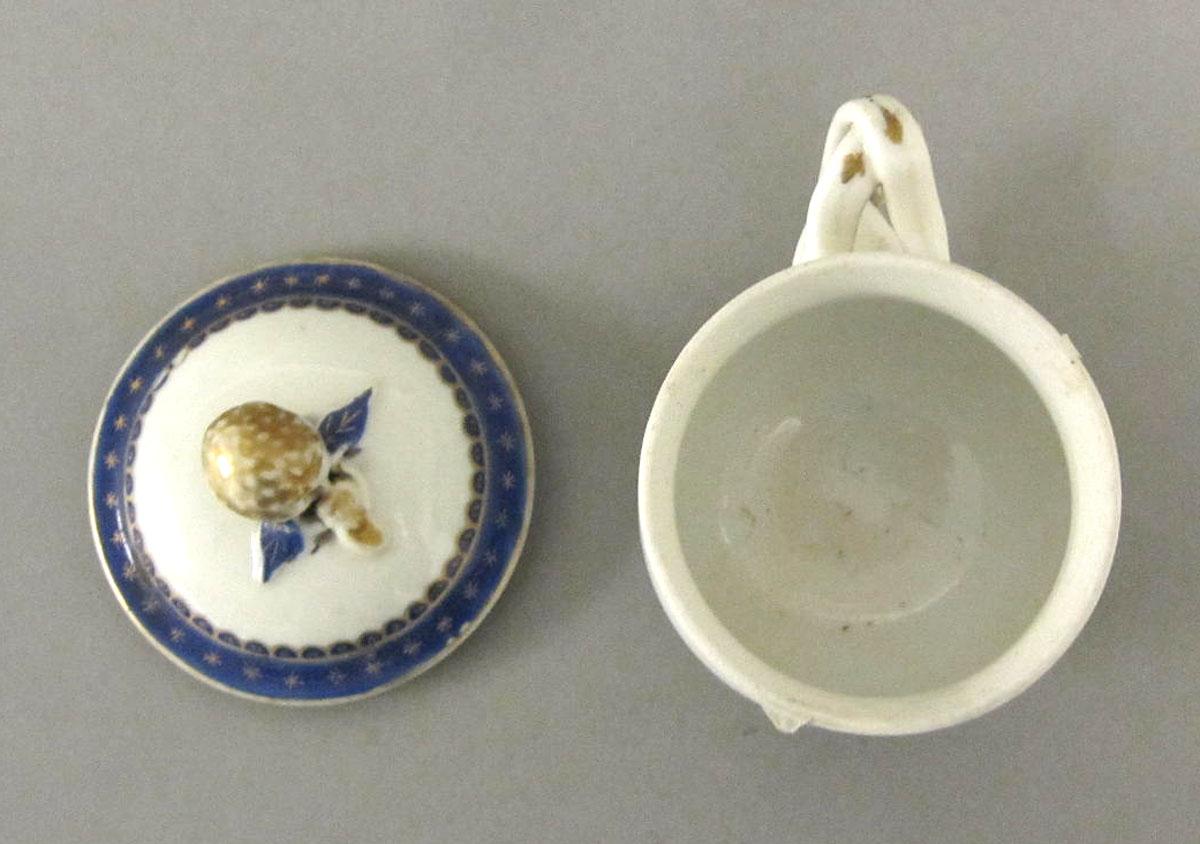 1965.0707.005 A,B Porcelain pot de creme top
