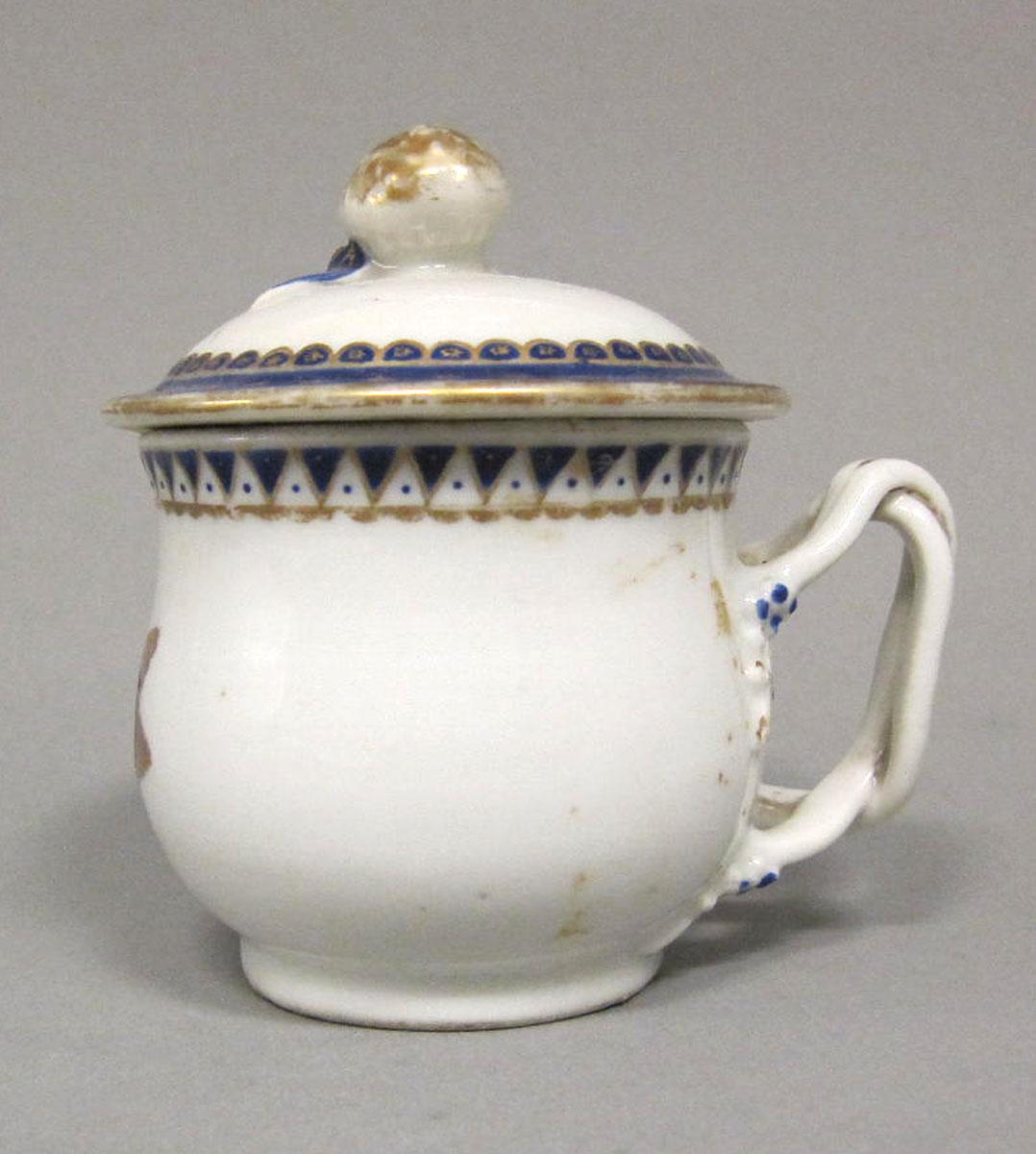 1965.0707.006 A,B Porcelain pot de creme
