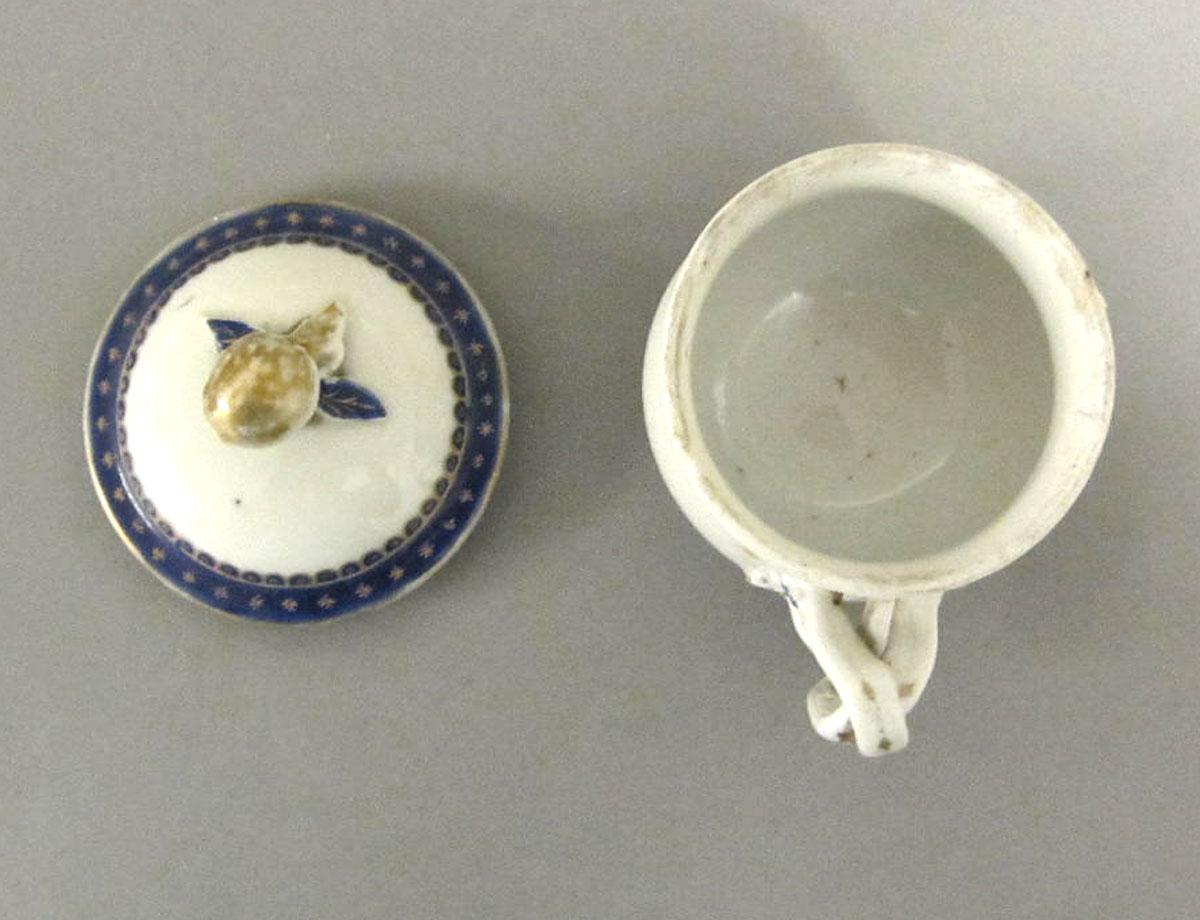 1965.0707.006 A,B Porcelain pot de creme top