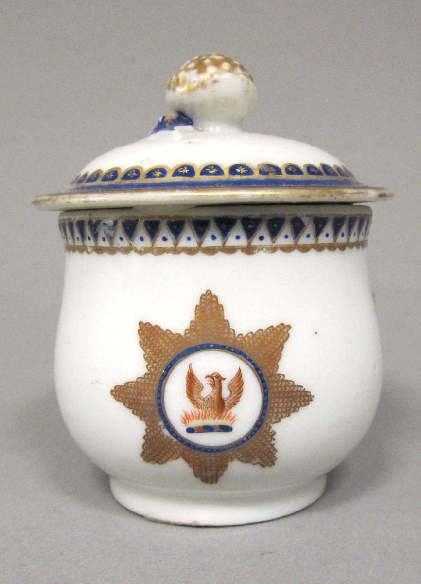 1965.0707.007 A,B Porcelain pot de creme medallion