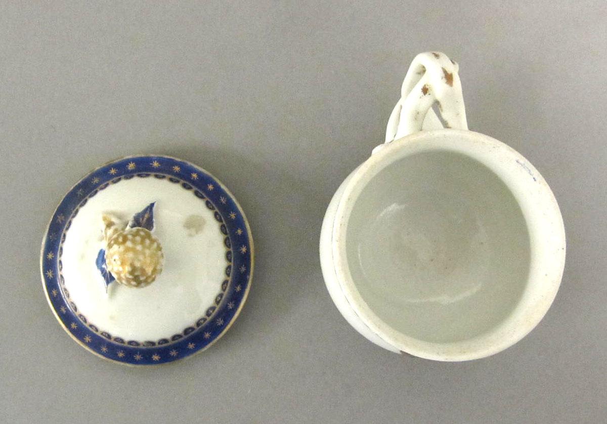 1965.0707.007 A,B Porcelain pot de creme top