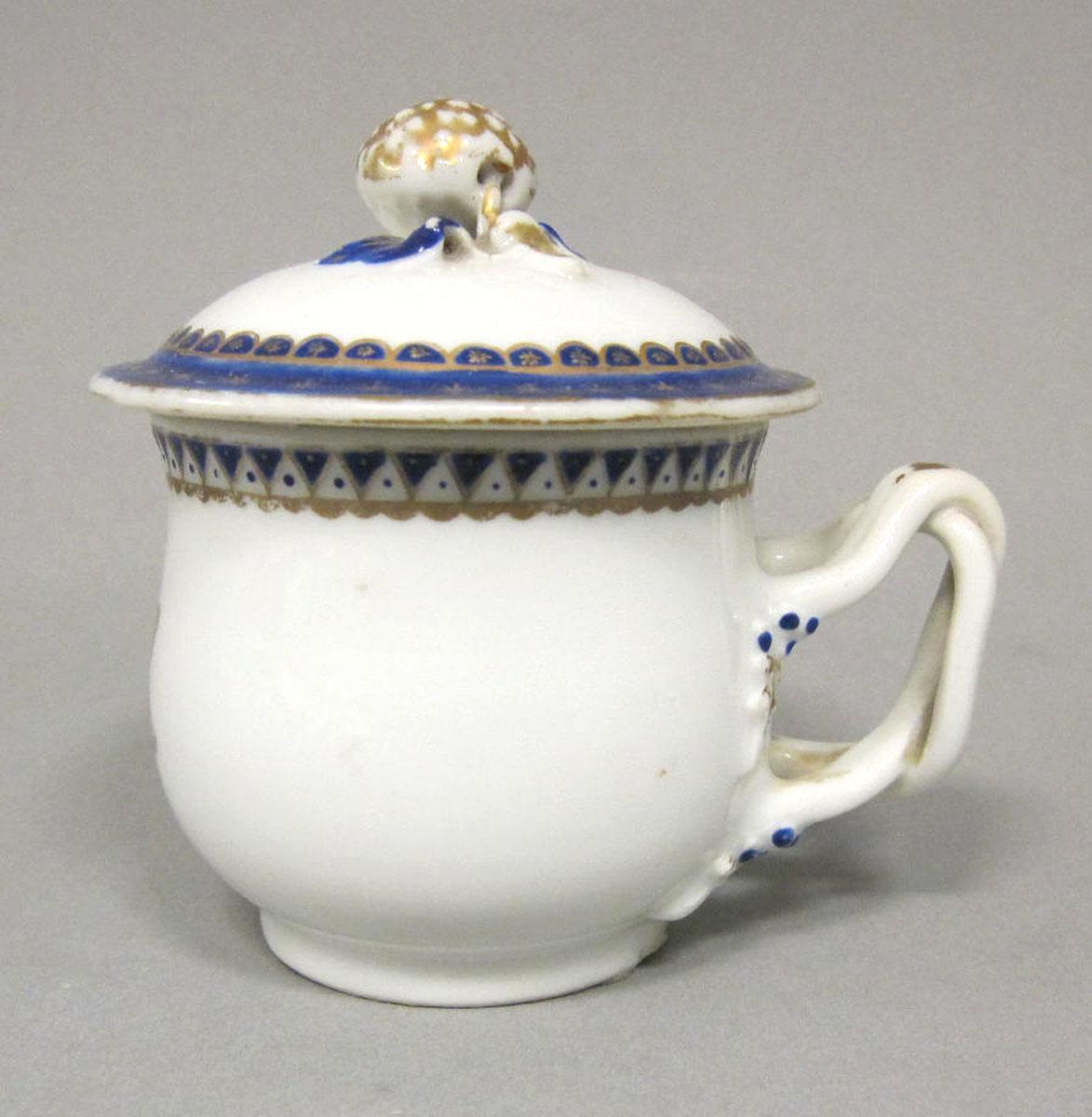 1965.0707.008 A,B Porcelain pot de creme