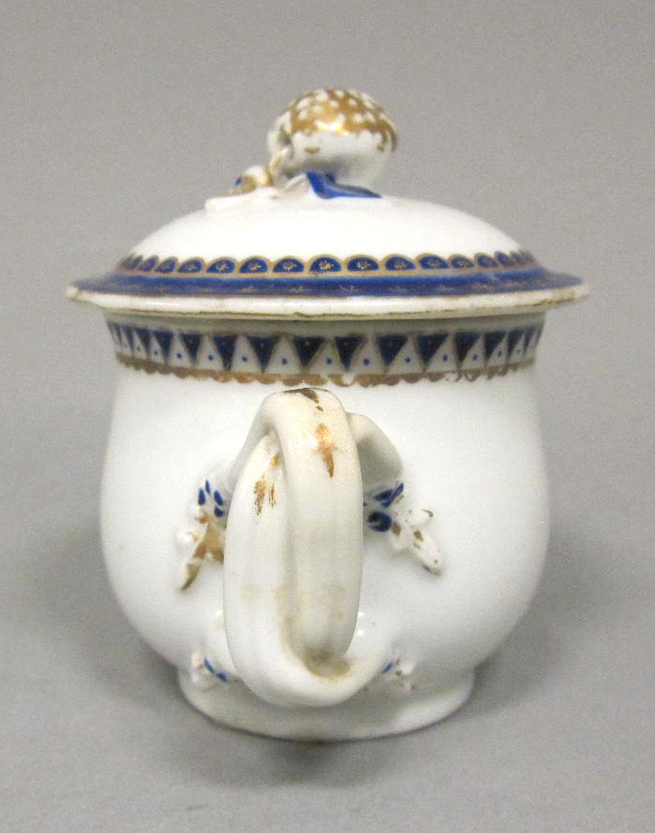 1965.0707.008 A,B Porcelain pot de creme handle