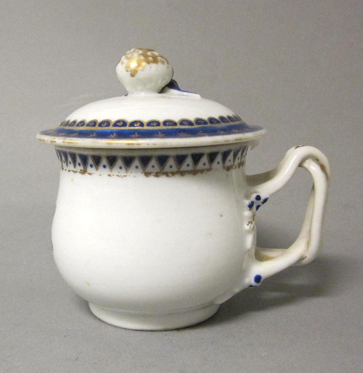1965.0707.009 A,B Porcelain pot de creme
