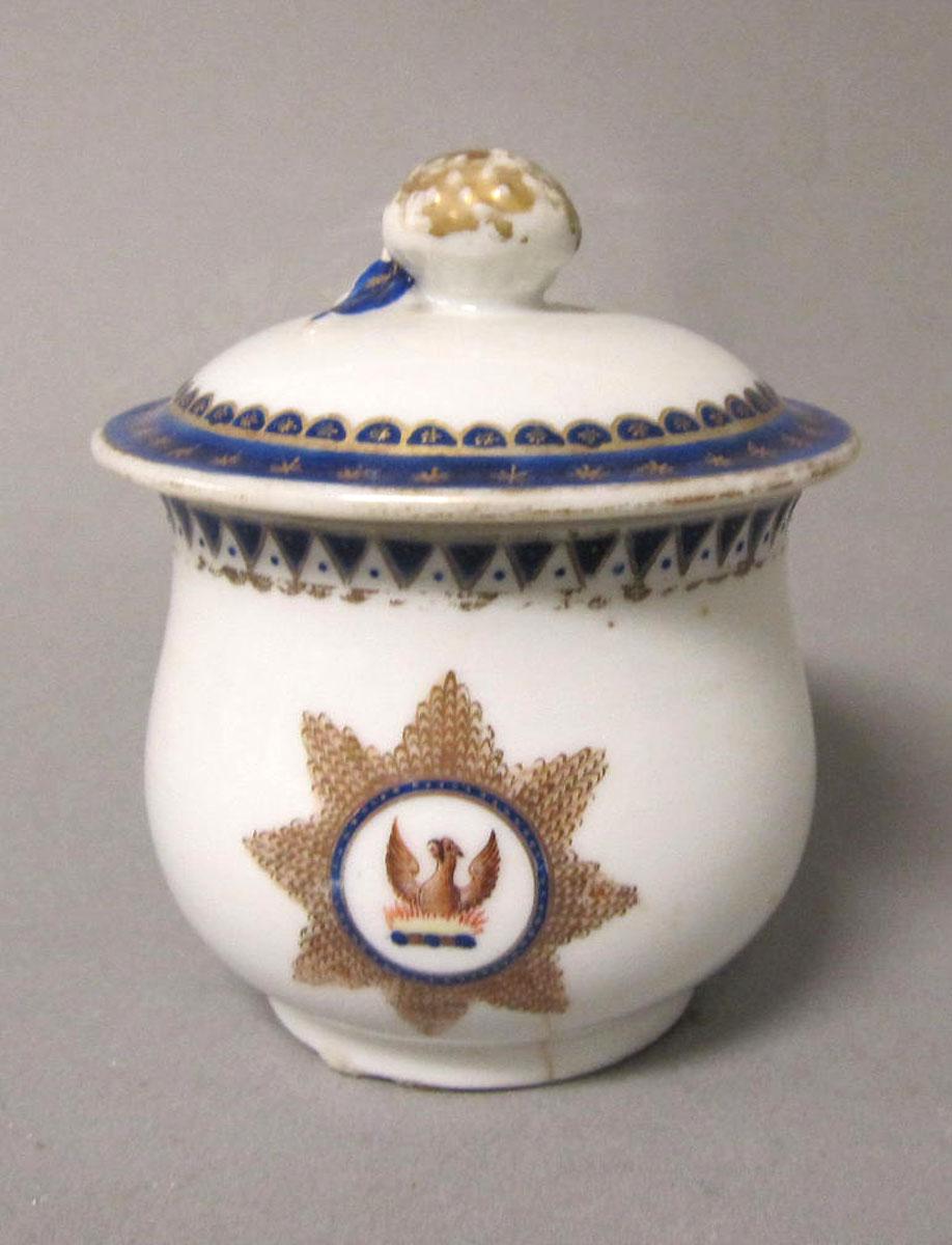 1965.0707.009 A,B Porcelain pot de creme medallion