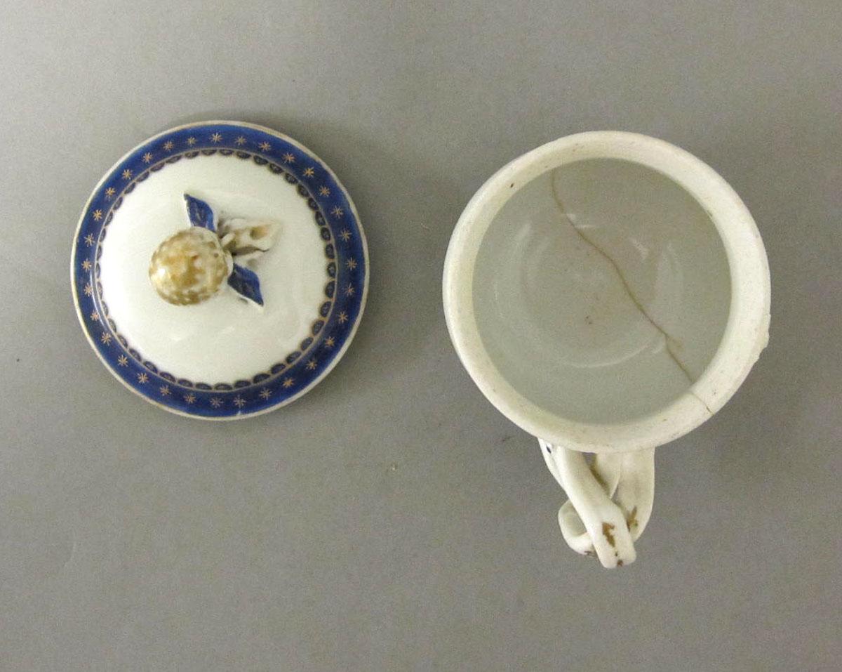 1965.0707.009 A,B Porcelain pot de creme top