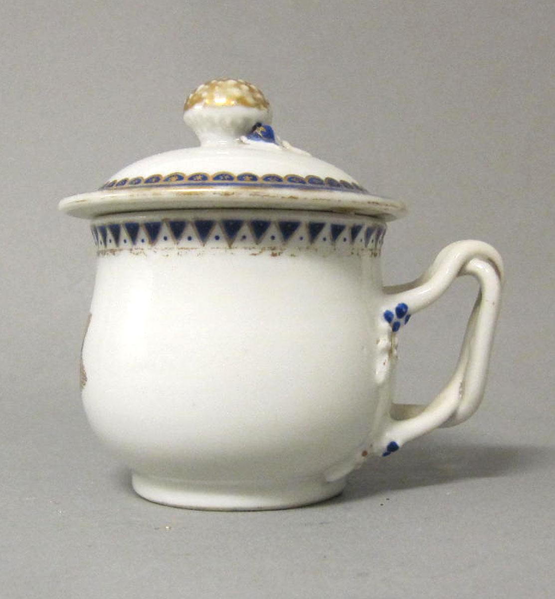 1965.0707.010 A,B Porcelain pot de creme