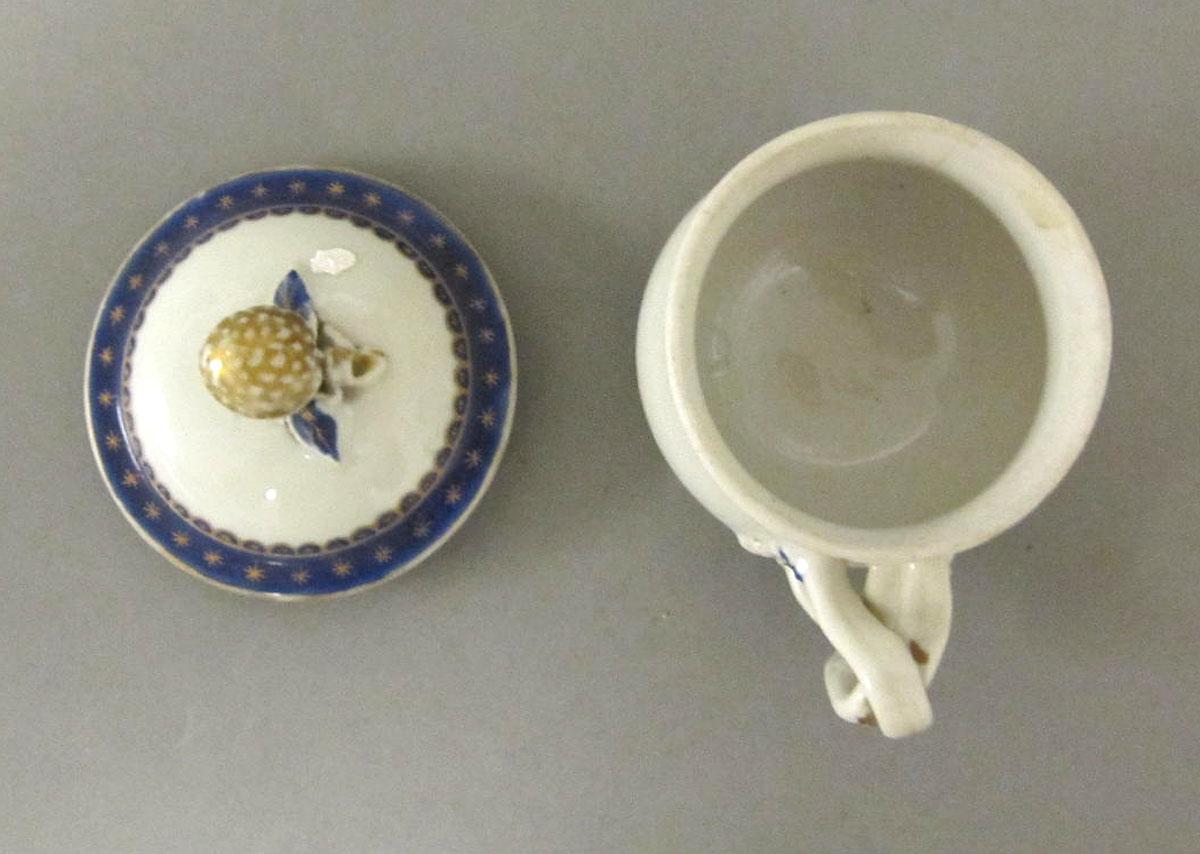 1965.0707.010 A,B Porcelain pot de creme top