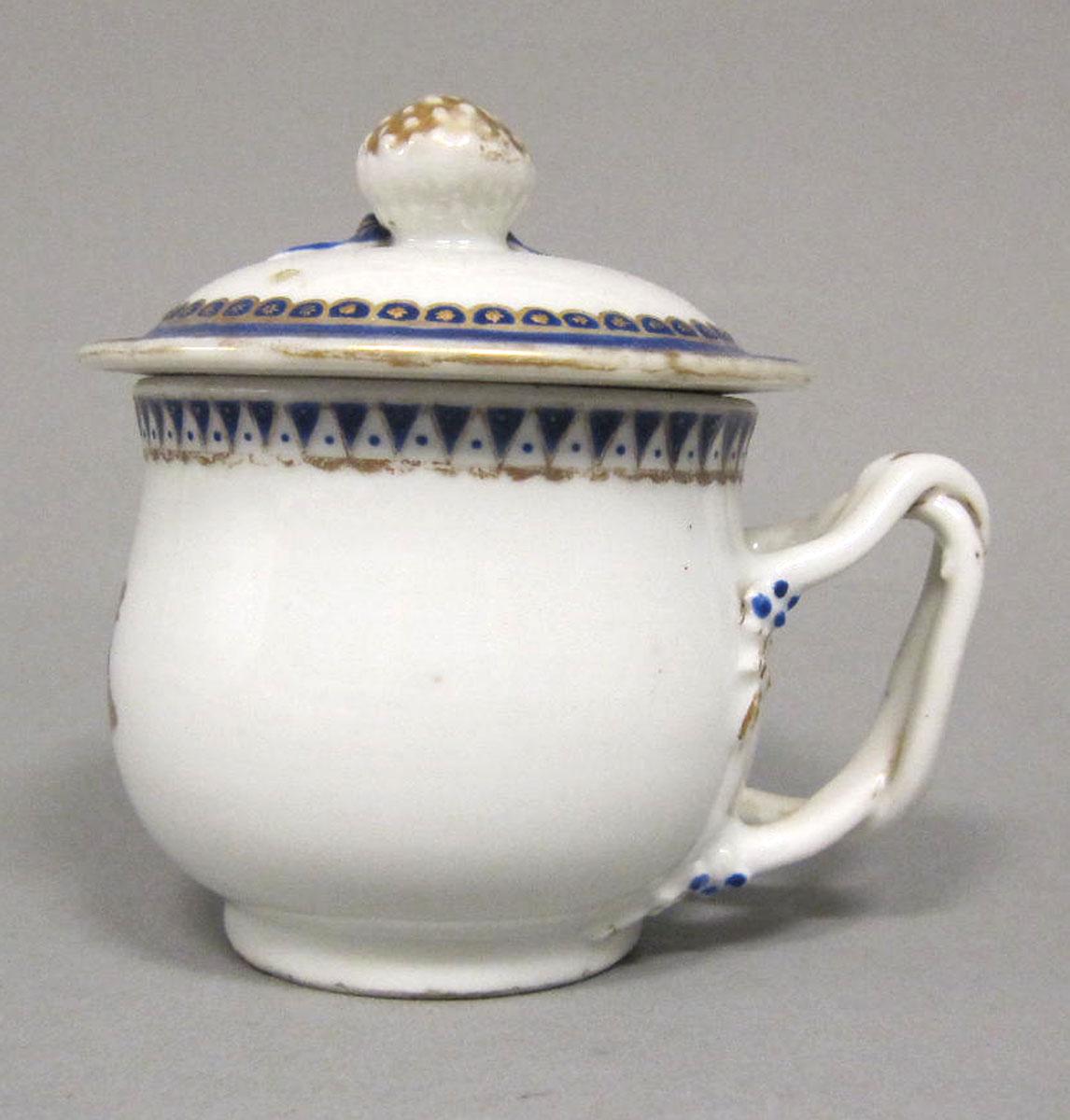 1965.0707.011 A,B Porcelain pot de creme