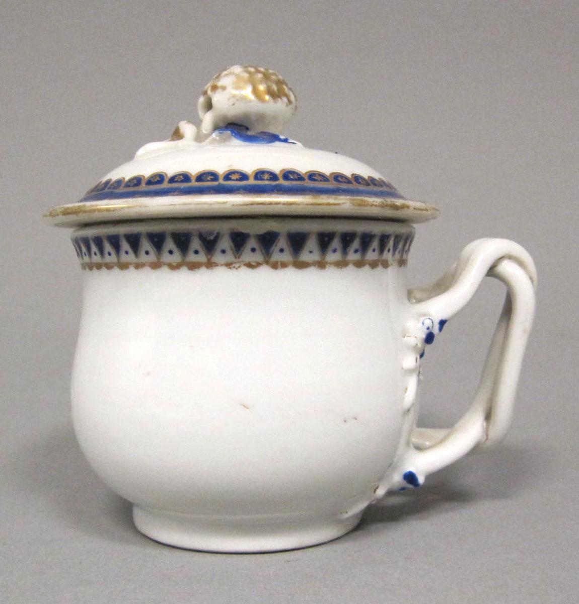1965.0707.012 A,B Porcelain pot de creme
