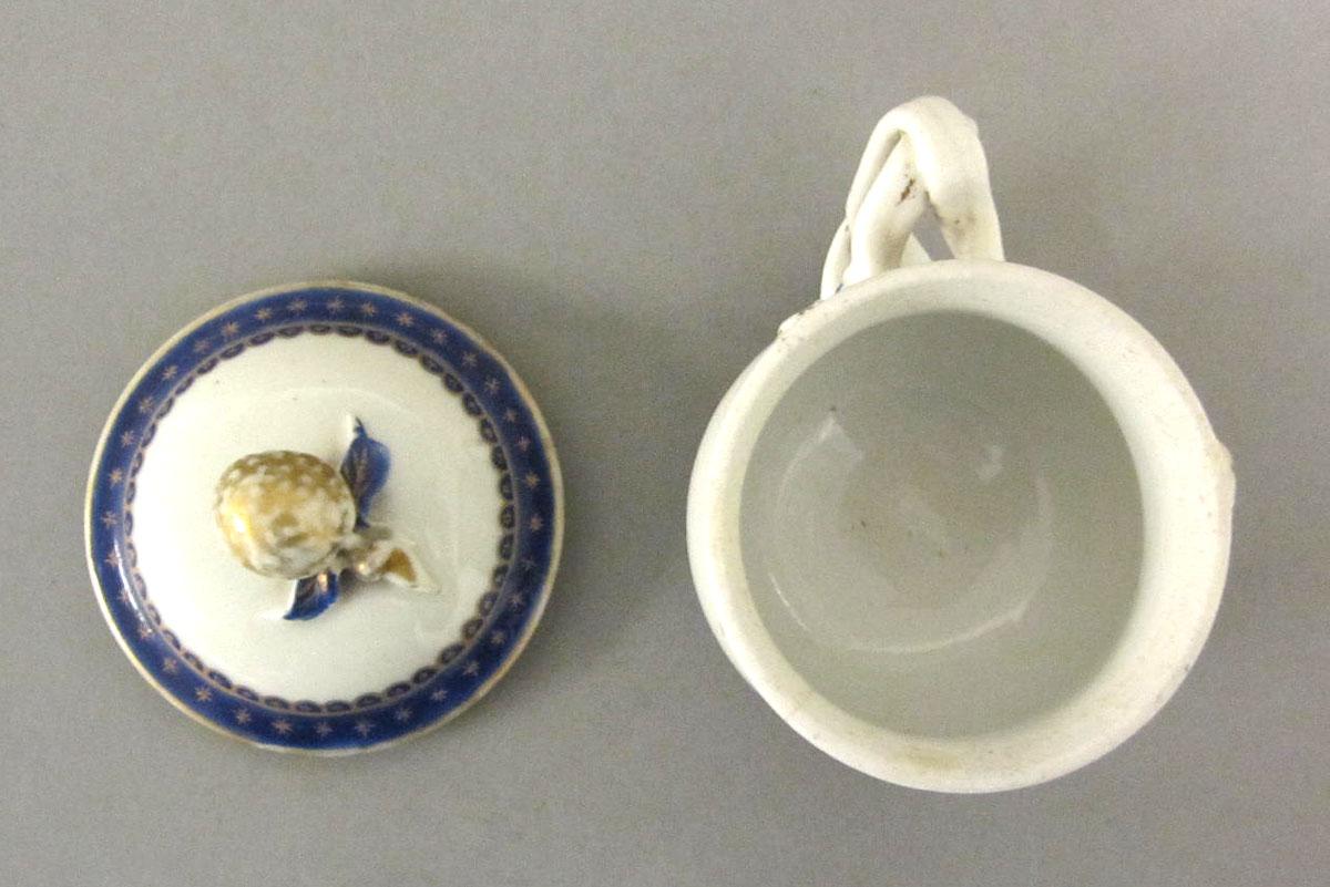 1965.0707.012 A,B Porcelain pot de creme top