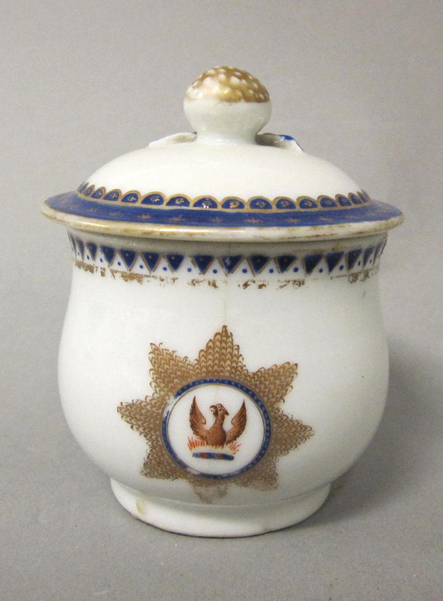1965.0707.013 A,B Porcelain pot de creme medallion