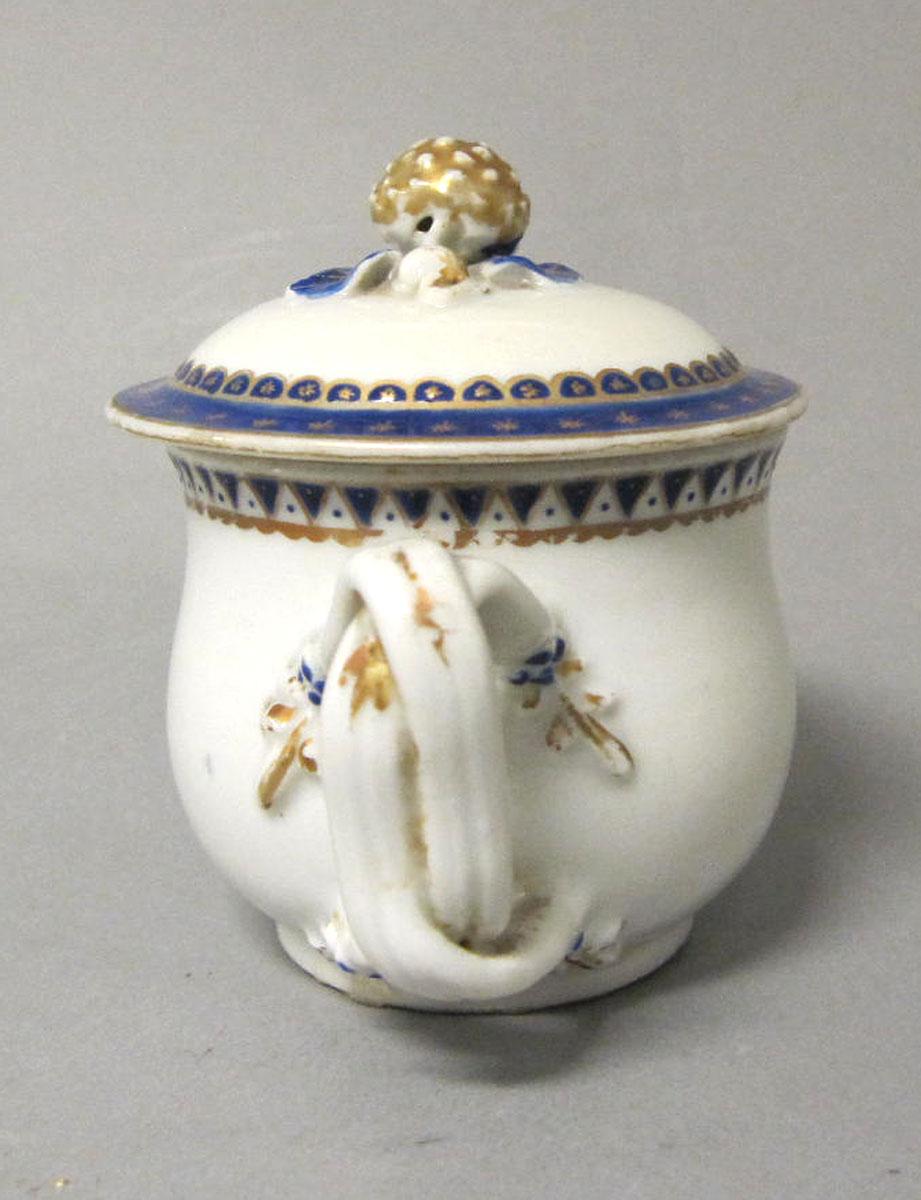 1965.0707.015 A,B Porcelain pot de creme handle