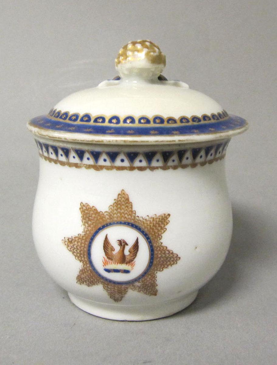 1965.0707.015 A,B Porcelain pot de creme medallion