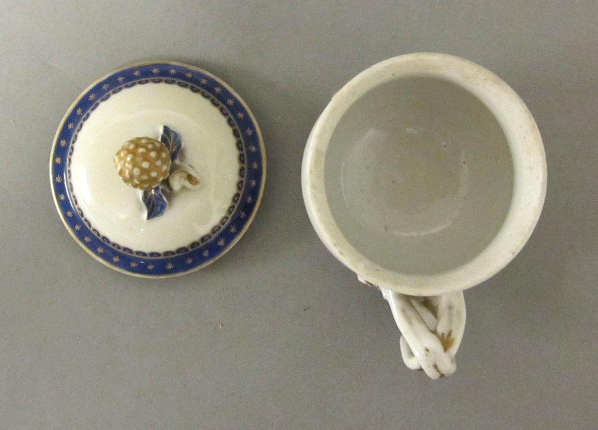 1965.0707.015 A,B Porcelain pot de creme top