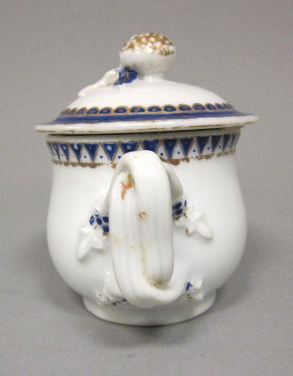 1965.0707.016 A,B Porcelain pot de creme handle