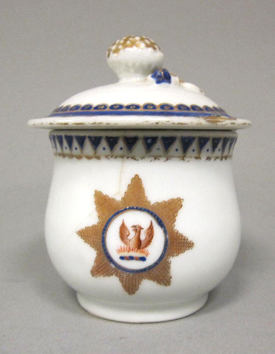 1965.0707.016 A,B Porcelain pot de creme medallion