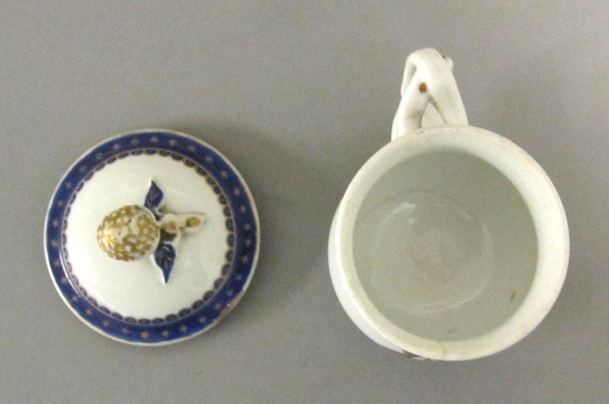 1965.0707.016 A,B Porcelain pot de creme top