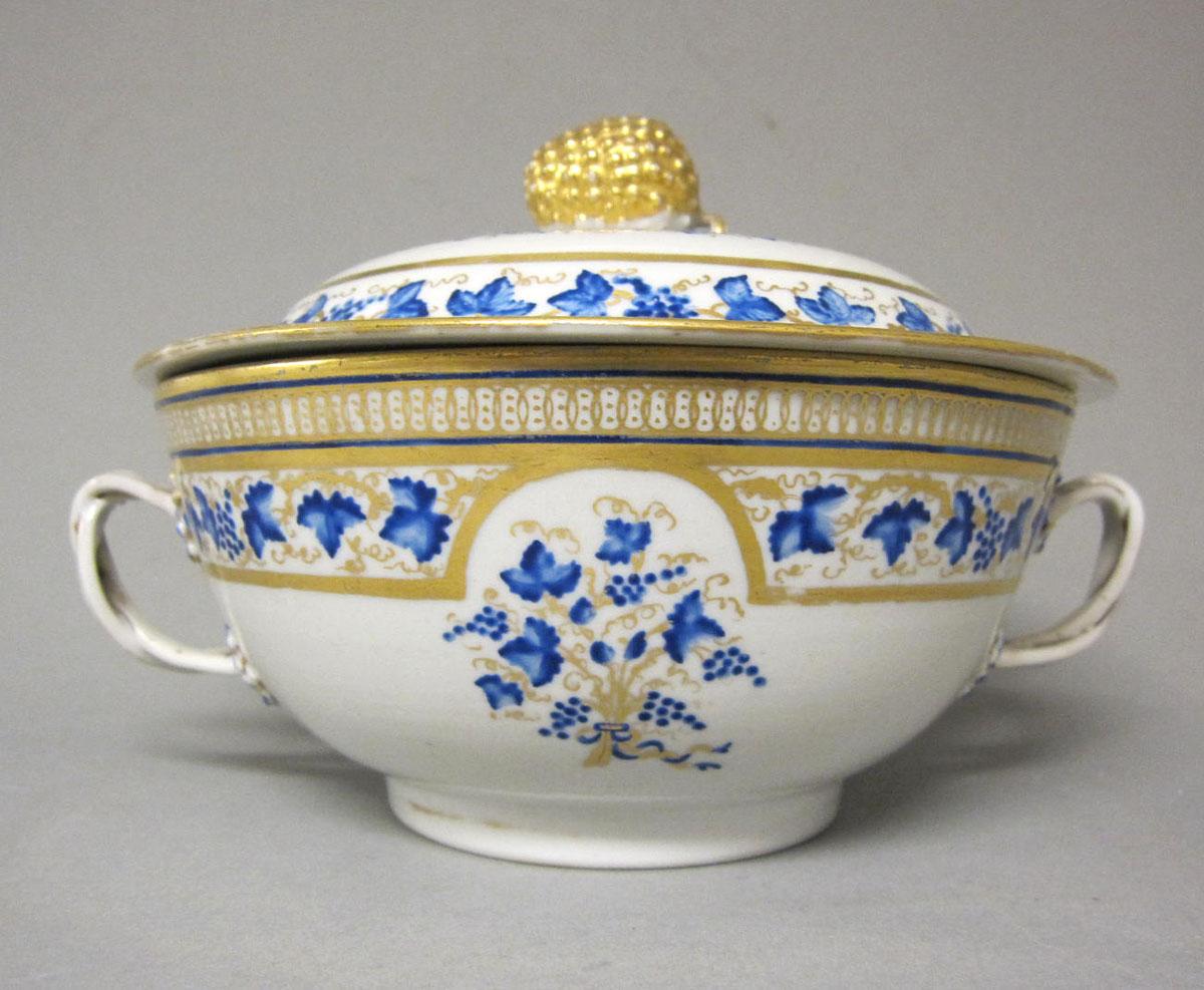 1965.0708 A,B Porcelain compote