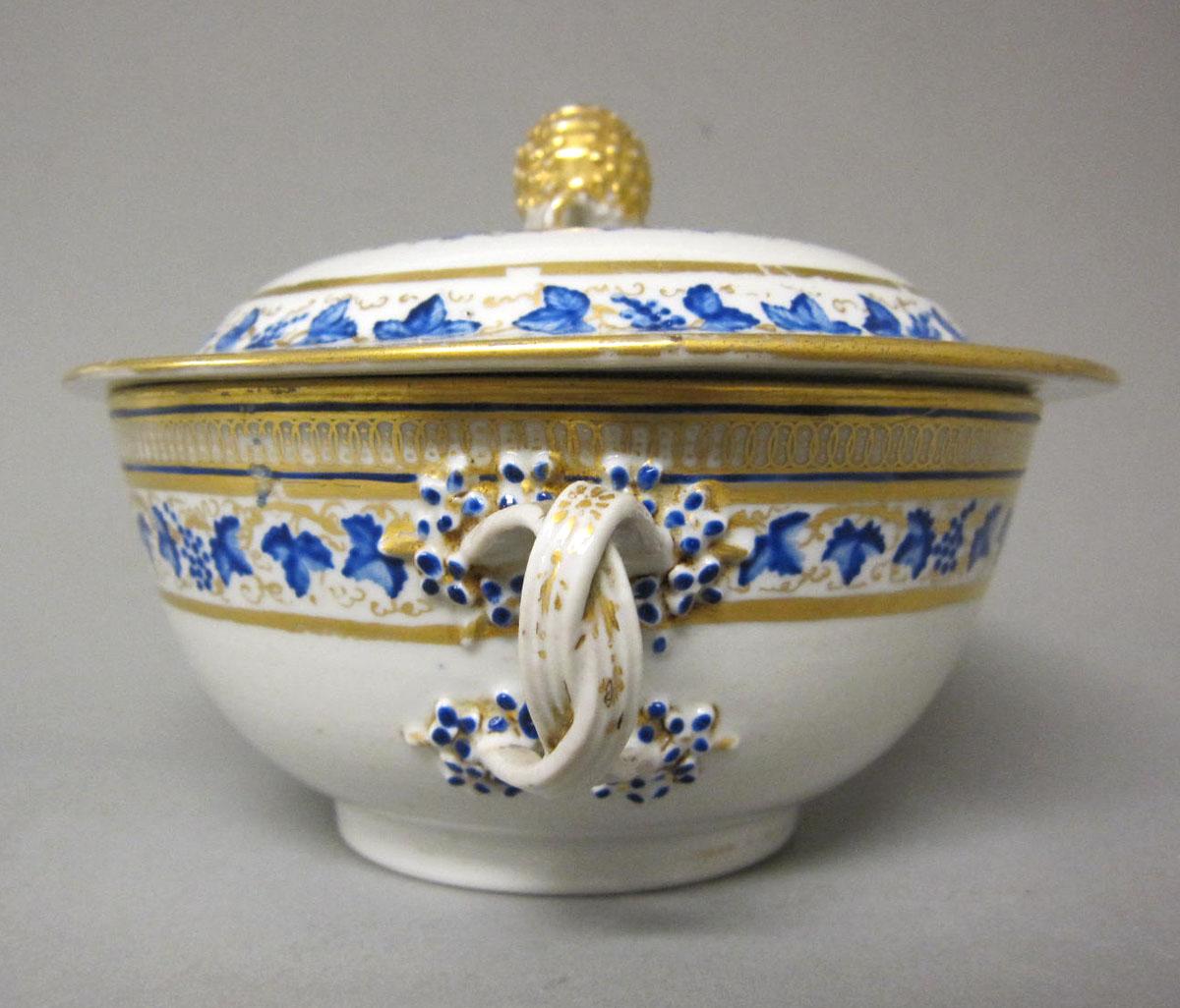 1965.0708 A,B Porcelain compote handle