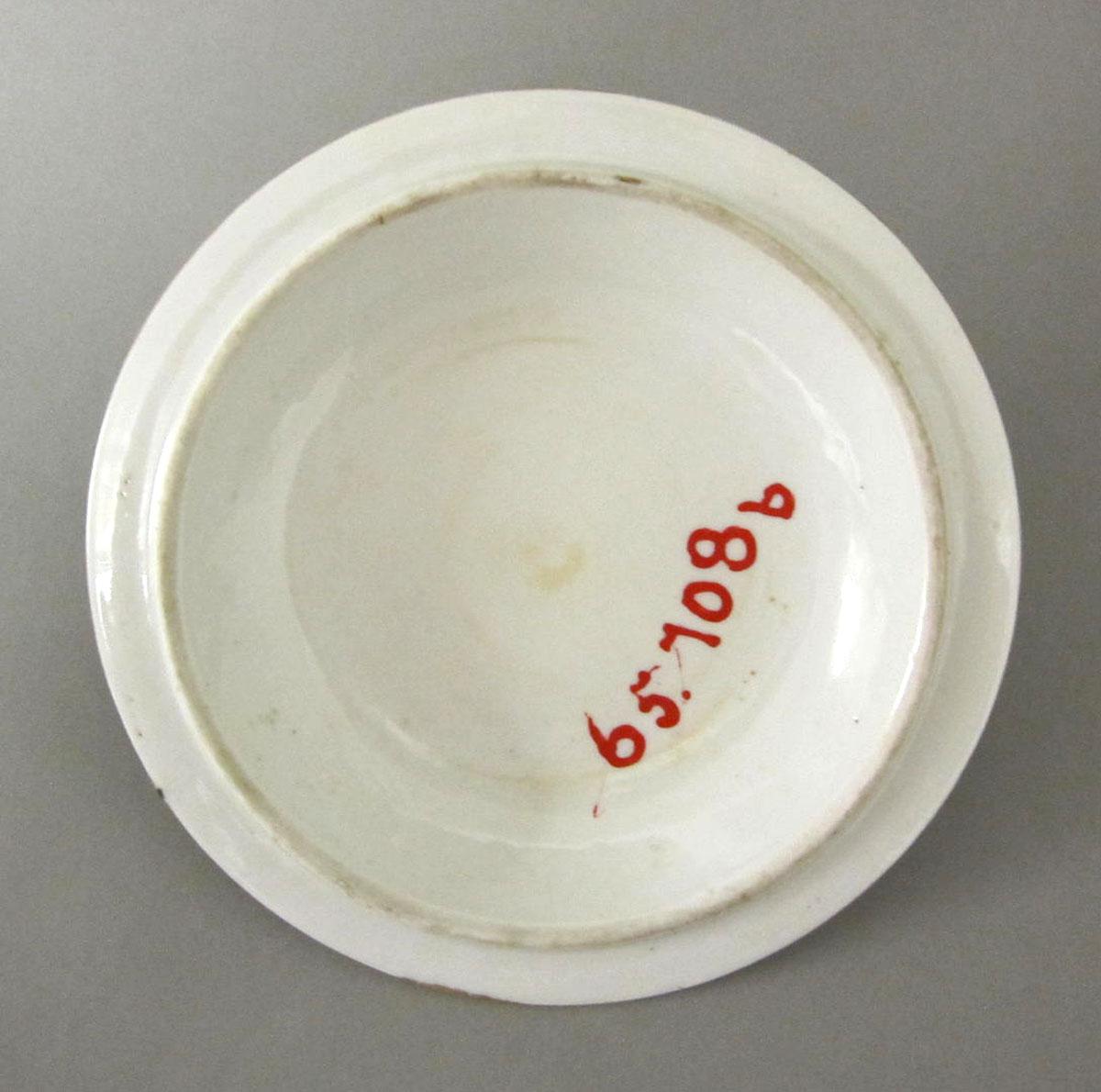 1965.0708 B Porcelain compote underside