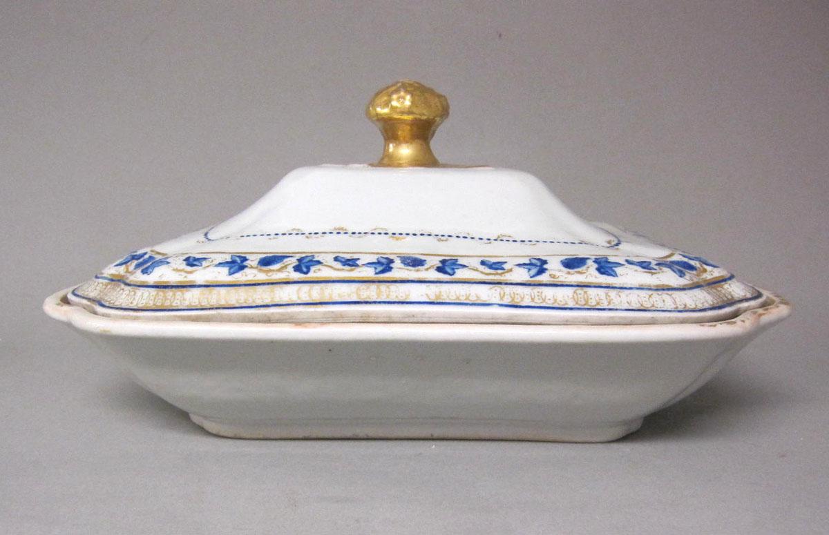 1965.0709.001 A,B Porcelain dish and cover