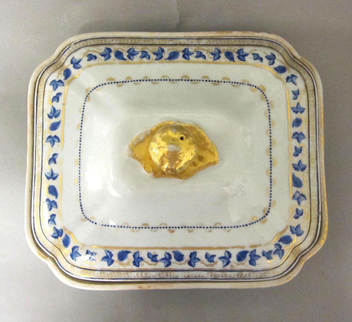 1965.0709.001 A,B Porcelain dish and cover top