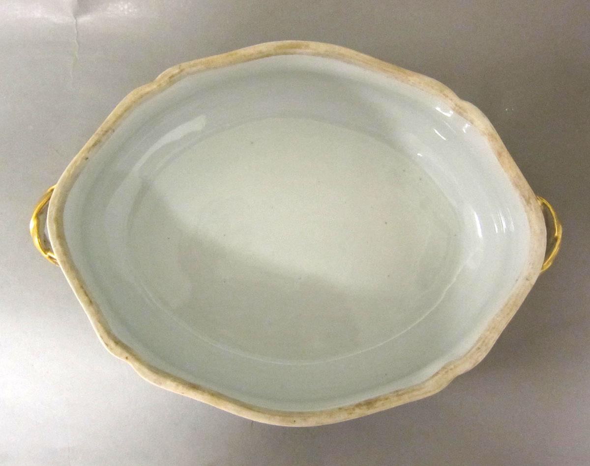 1965.0709.002 A Porcelain dish and cover top