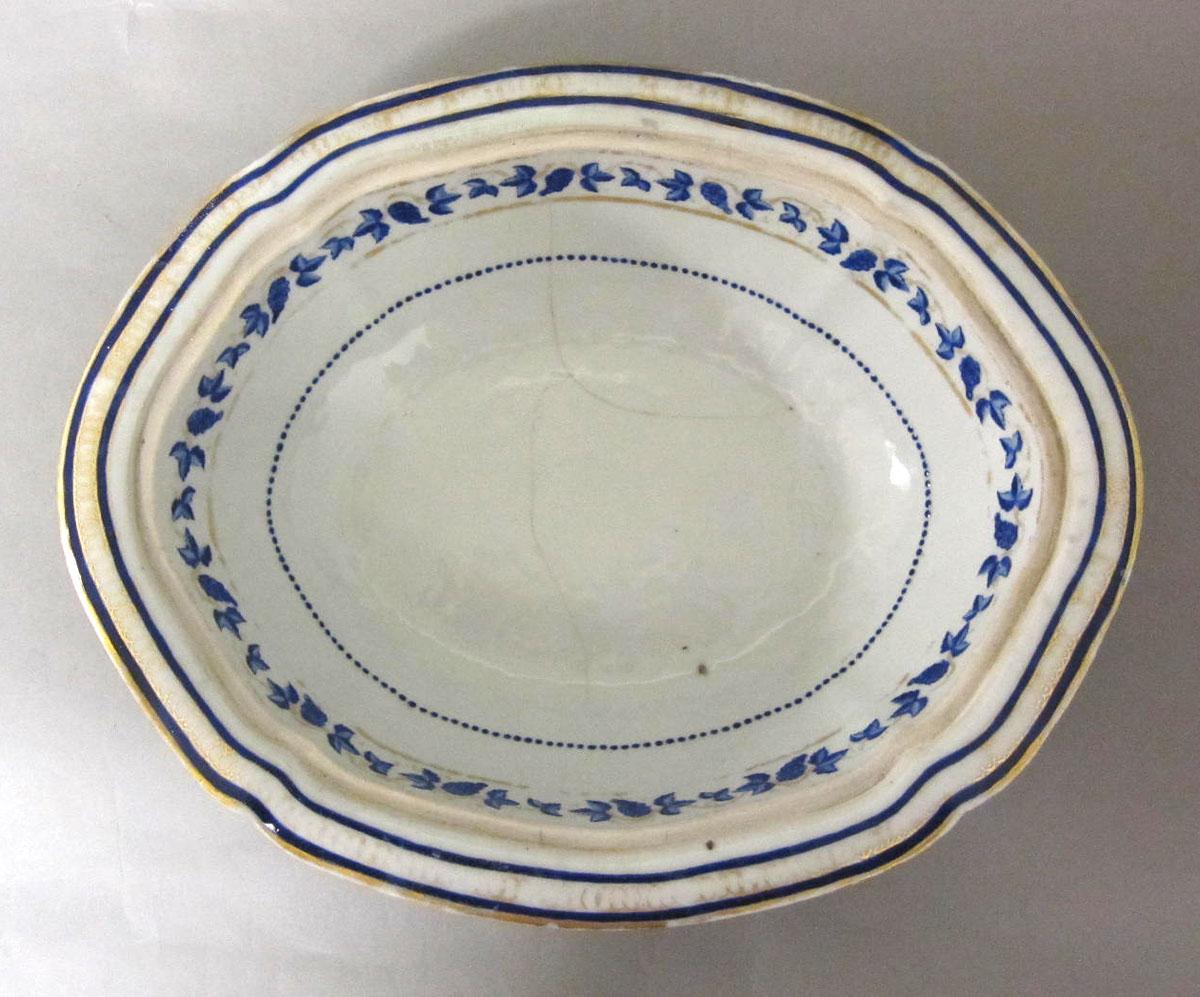 1965.0709.003 A Porcelain dish and cover top