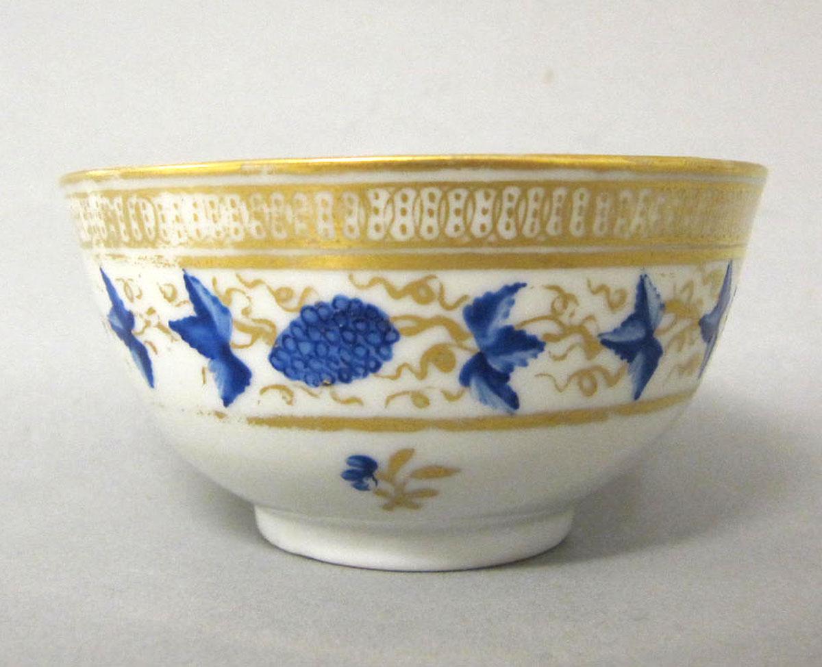 1965.0710.001 A Porcelain teabowl face two