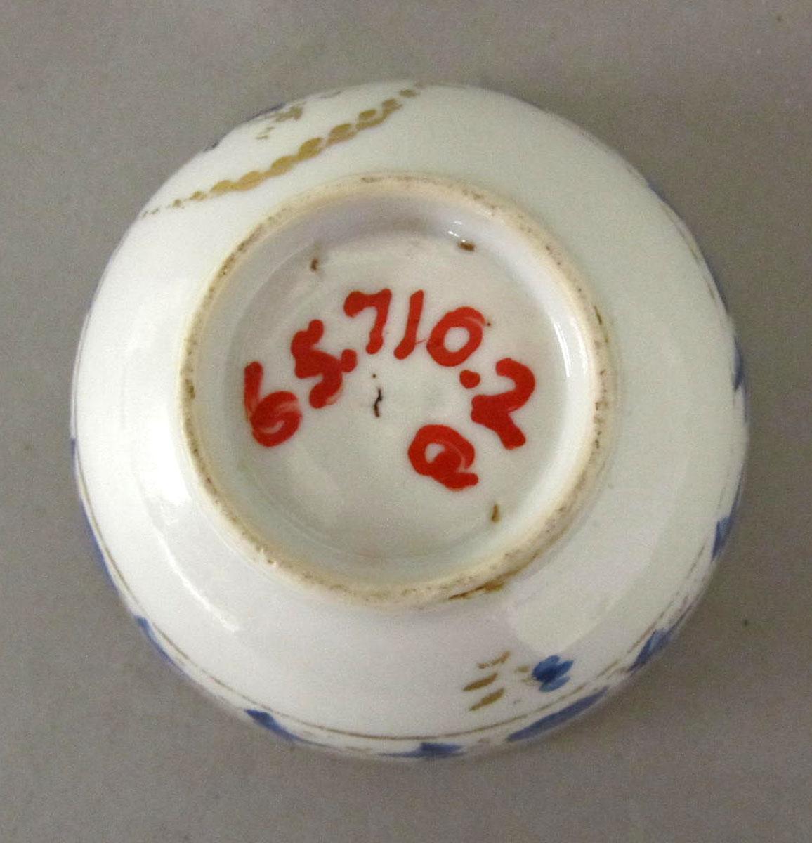 1965.0710.002 A Porcelain teabowl underside