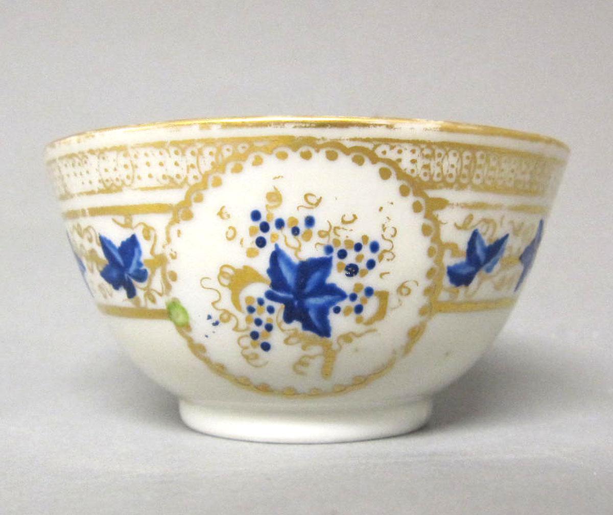 1965.0710.003 A Porcelain teabowl