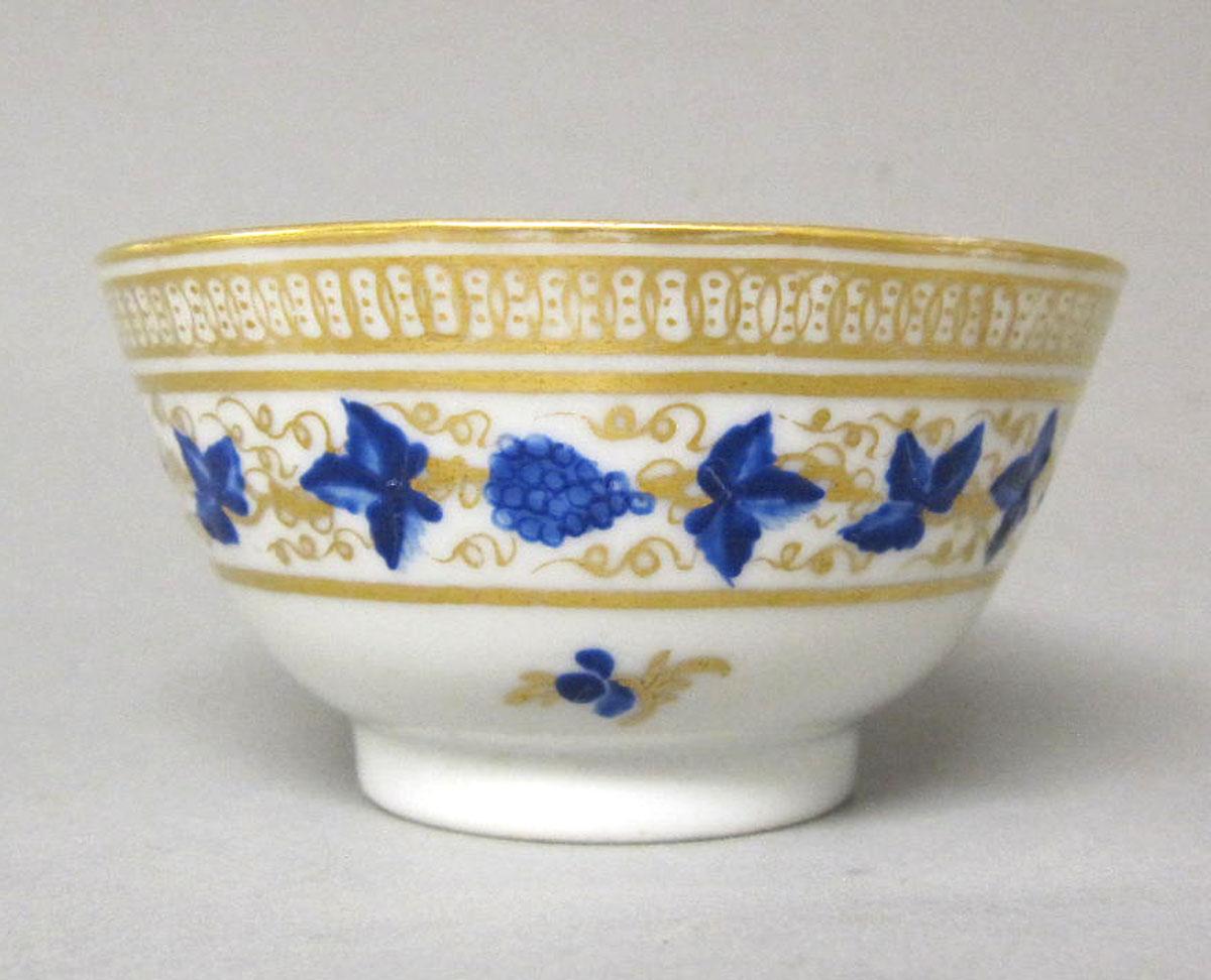 1965.0710.005 A Porcelain teabowl face two
